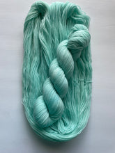 Load image into Gallery viewer, Wayfarer 515 Ribbon