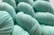 Load image into Gallery viewer, Wayfarer 515 Ribbon